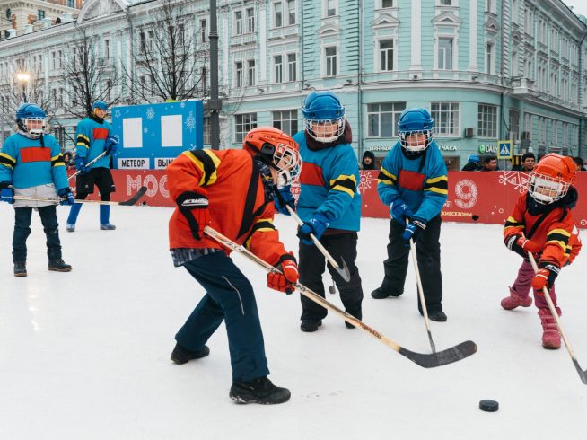 youth hockey league with 2 teams playing