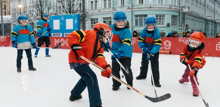 youth hockey league with 2 teams playing